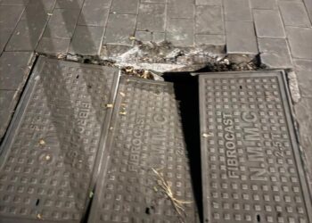 पदपथावर नवीन झाकणे बसविण्याची कॉंग्रेसची मागणी