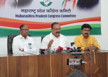 नरेंद्र मोदींनी अहिल्यादेवींनी बांधलेल्या मणिकर्णिका घाटावर बुलडोझर चालवला: हर्षवर्धन सपकाळ