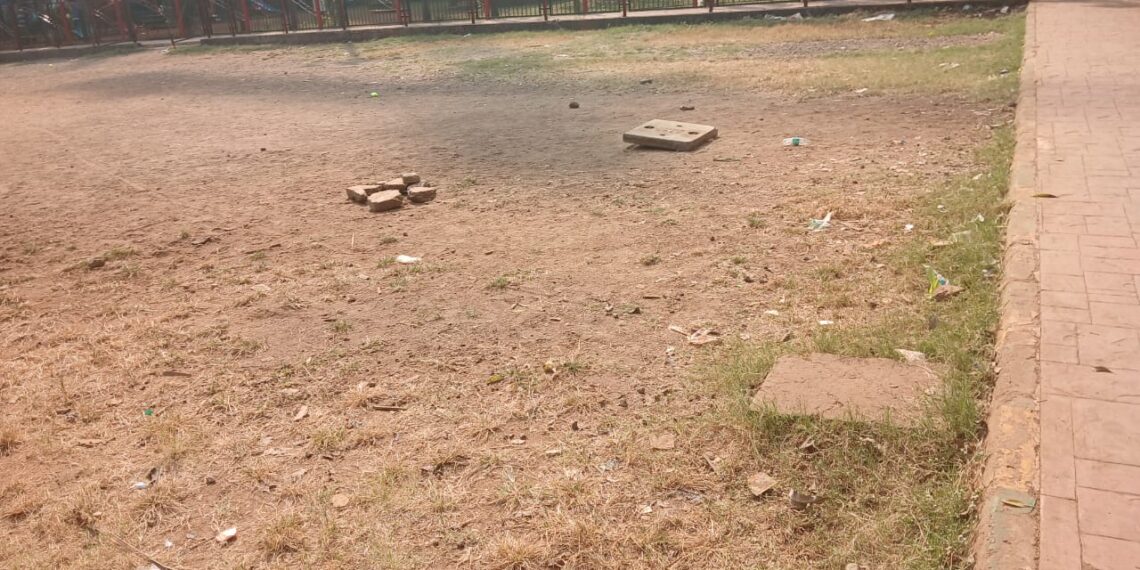 नेरूळ सेक्टर सहामधील महापालिकेच्या तानाजी मालुसरे क्रिडांगणामध्ये क्रिकेटची खेळपट्टी (पिच) व बॅडमिंटन टर्फ बनवून देण्याची युवा सेनेची मागणी