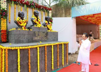 हुतात्म्यांच्या पागोटे गावाला महेंद्रशेठ घरत रुग्णवाहिका देणार!