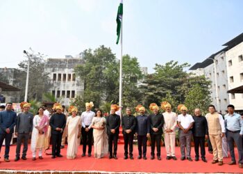 कोकण विभाग स्तरावरील प्रजासत्ताक दिन विभागीय आयुक्त  डॉ. विजय सूर्यवंशी यांच्या हस्ते ध्वजारोहण 