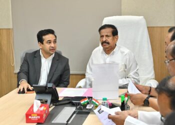 वन विभागाच्या अखत्यारीतील मत्स्य तलाव हे मत्स्यव्यवसाय विभागाकडे वर्ग करण्याची मंत्री नितेश राणे यांची वनमंत्र्यांकडे मागणी