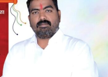 कर्मचाऱ्यांच्या सेवामर्यादेत वाढ ही स्तुत्य बाब, त्यांच्या समस्या सोडविण्यासाठीही प्रयत्न करा