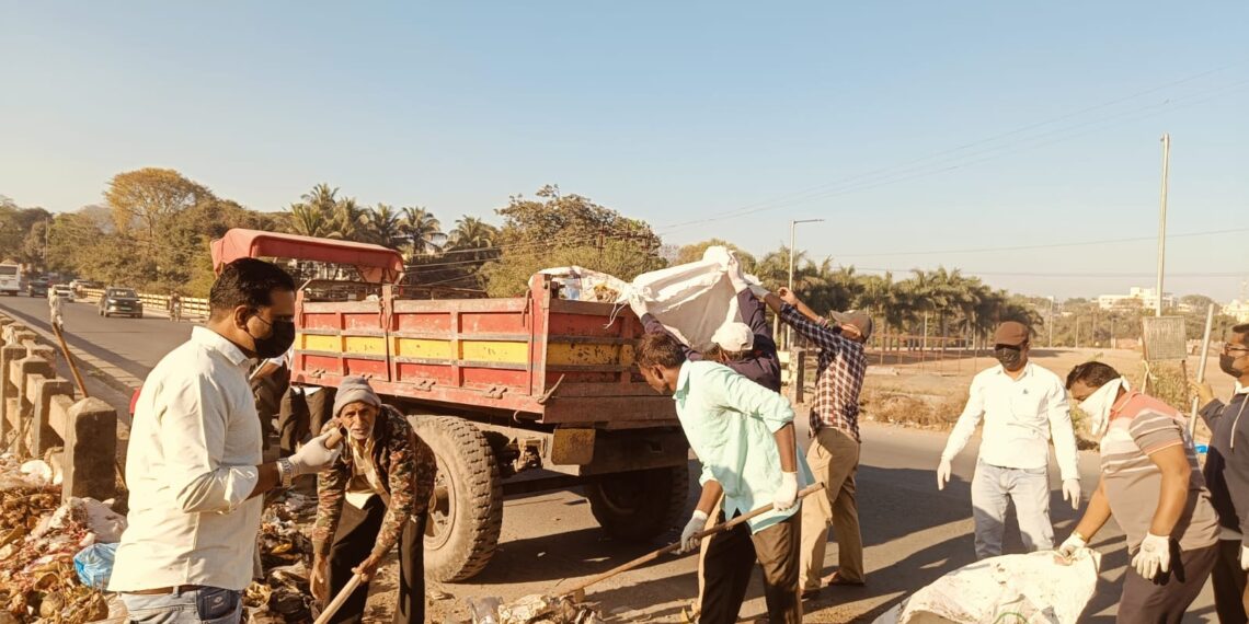 डॉ. श्री.नानासाहेब धर्माधिकारी प्रतिष्ठानच्या वतीने नारायणगावमध्ये स्वच्छता अभियान