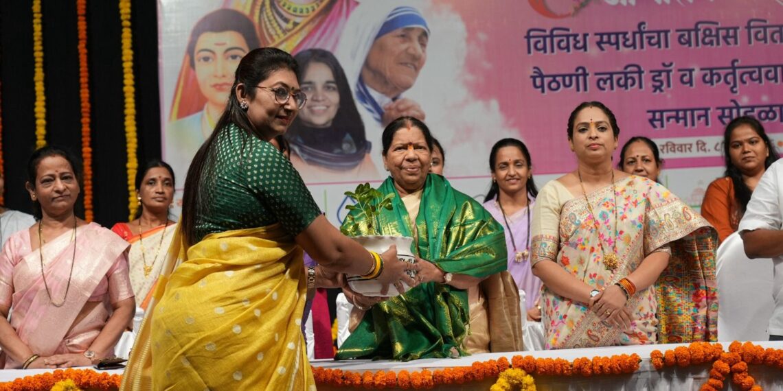 जनतेच्या कर रूपातून येणारा पैसा पारदर्शकतेपणे नवी मुंबईच्या विकास कामांसाठी वापरा :- आ. मंदा म्हात्रे