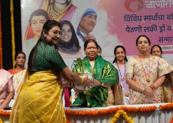 जनतेच्या कर रूपातून येणारा पैसा पारदर्शकतेपणे नवी मुंबईच्या विकास कामांसाठी वापरा :- आ. मंदा म्हात्रे