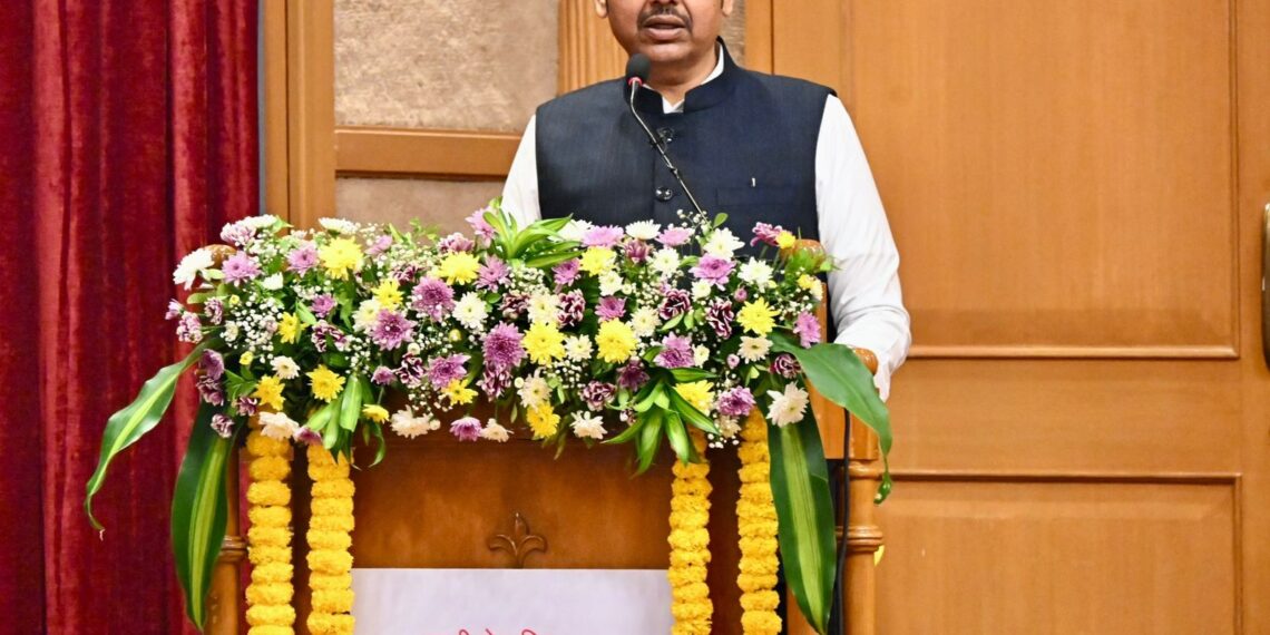 ‘झिरो ब्युरोक्रसी’कडे शासनाची वाटचाल; प्रशासनाने ‘स्टार्टअप’सारखे काम करावे : मुख्यमंत्री देवेंद्र फडणवीस