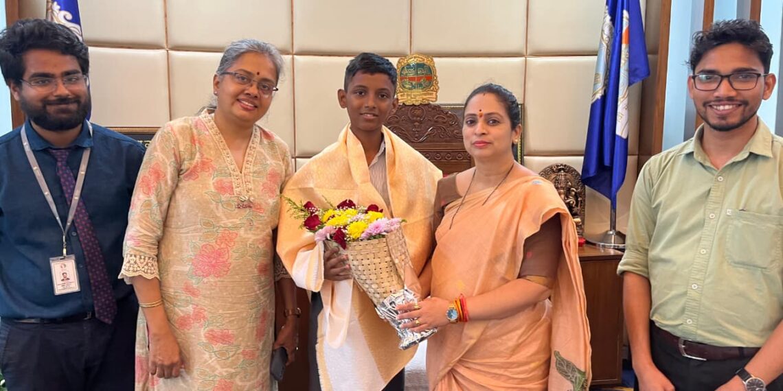 महापालिका शाळेतील अमोघ बनसोडे या विद्यार्थ्याची साता समुद्रापार गुणवत्तापूर्ण झेप