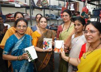 वस्त्र पुनर्प्रक्रिया बहुउपयोगी अशा पर्यावरणशील प्रकल्पाची महापौर सुजाता पाटील यांनी केली प्रशंसा