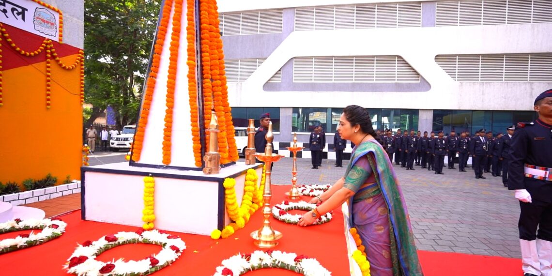 नवी मुंबई महापालिका अग्निशमन दलामार्फत शहीद अग्निशमन जवानांना आदरांजली