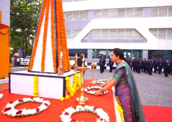नवी मुंबई महापालिका अग्निशमन दलामार्फत शहीद अग्निशमन जवानांना आदरांजली