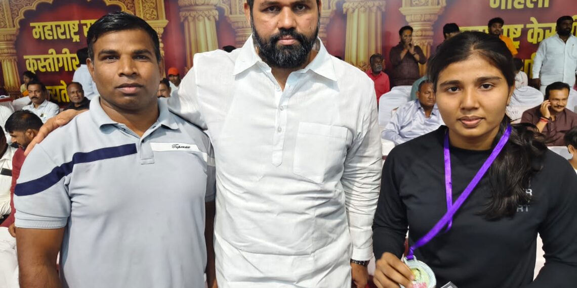 महिला महाराष्ट्र कुस्ती स्पर्धेत अमेघा घरतची ‘रूपेरी’ कामगिरी