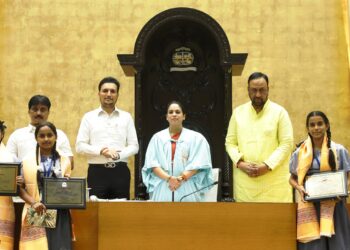 महापालिका सर्वसाधारण सभेत गुणवंत विद्यार्थ्यांचा सत्कार