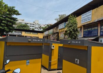एल मार्केट परिसरातील दिव्यांग व्यक्तिंचे स्टॉल हटवून तिथे स्वच्छता करण्याची युवा सेनेची मागणी