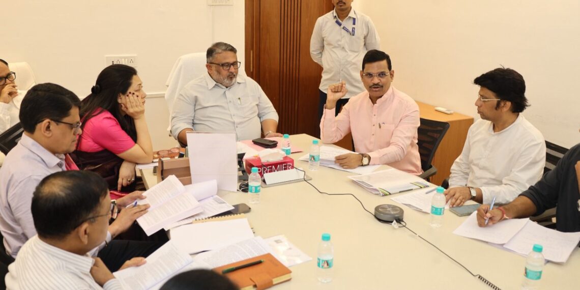 आयटी कंपन्यांमधील कामगार हिताच्या उपाय योजनांकरिता अभ्यास गट गठीत करा : कामगार मंत्री आकाश फुंडकर