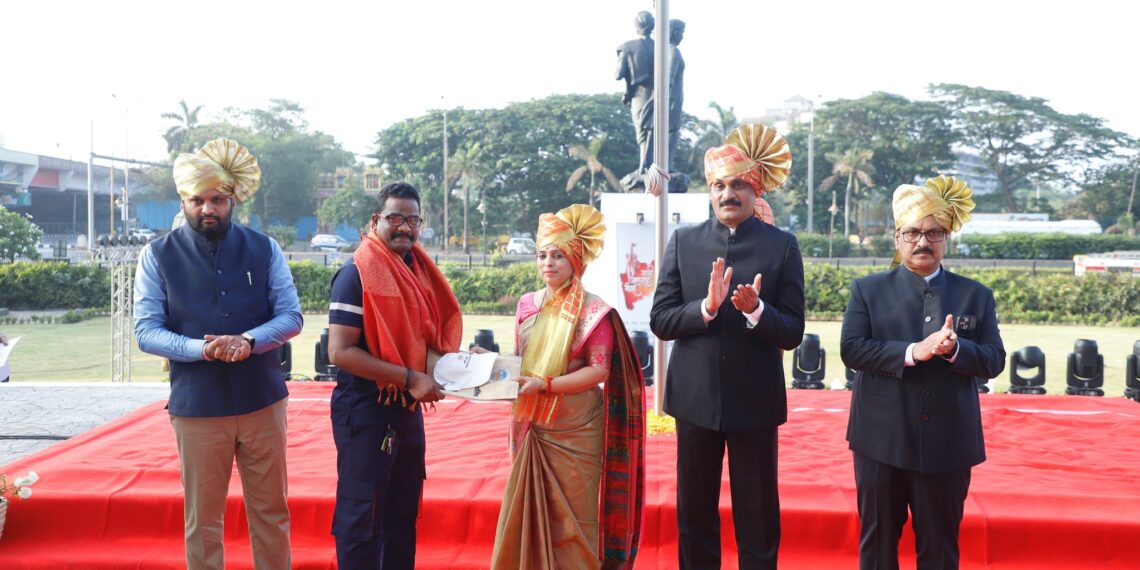 महाराष्ट्र राज्य स्थापना दिनानिमित्त महापौर सुजाता पाटील यांच्या हस्ते राष्ट्रध्वजवंदन