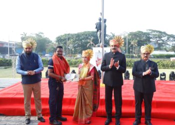 महाराष्ट्र राज्य स्थापना दिनानिमित्त महापौर सुजाता पाटील यांच्या हस्ते राष्ट्रध्वजवंदन