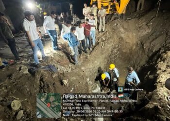 मोरबे धरणाच्या मुख्य जलवाहिनीवरील देवद-विचुंबे येथील अनधिकृत नळजोडणी खंडीत करण्याची कारवाई