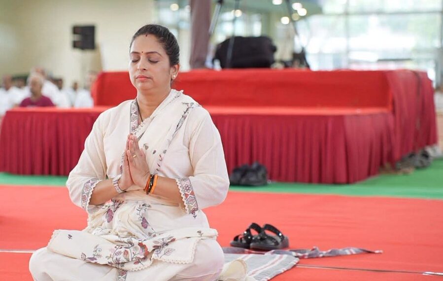 आरोग्यप्रेमी नागरिकांच्या एकत्रित उदंड सहभागातून आंतरराष्ट्रीय योग दिन उत्साहात