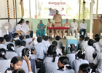 दिवाळे गावातील विद्यार्थ्यांना रस्ता सुरक्षा, व्यसनमुक्ती आणि मुलींच्या संरक्षणाचे धडे
