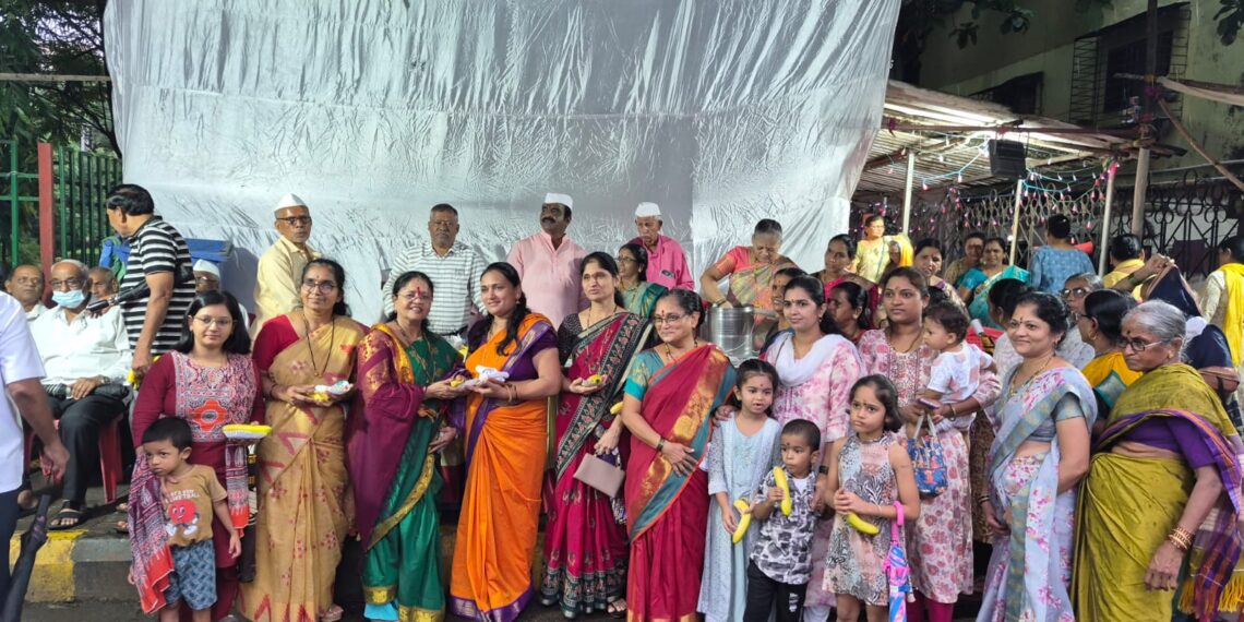 नेरूळ सेक्टर आठमध्ये आषाढी एकादशीनिमित्त फराळ वाटप उत्साहात