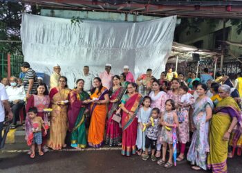 नेरूळ सेक्टर आठमध्ये आषाढी एकादशीनिमित्त फराळ वाटप उत्साहात