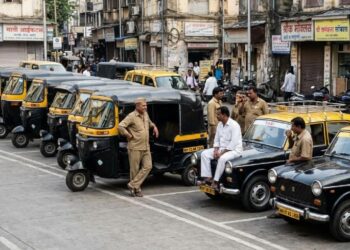 उद्यापासून रिक्षा-टॅक्सीचा प्रवास महागणार; मुंबईत रिक्षा ₹२७, टॅक्सी ₹३३, पुण्यात रिक्षाचे किमान भाडे ₹३०