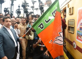 कोकणच्या गणेशभक्तांसाठी नितेश राणेंची पोटतिडकी; पहिली मोदी एक्सप्रेस सिंधुदुर्गाच्या दिशेने रवाना