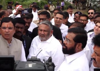 किसानों को हवा के भरोसे नहीं छोड़ेंगे, भरपूर मदद करेंगे : एकनाथ शिंदे