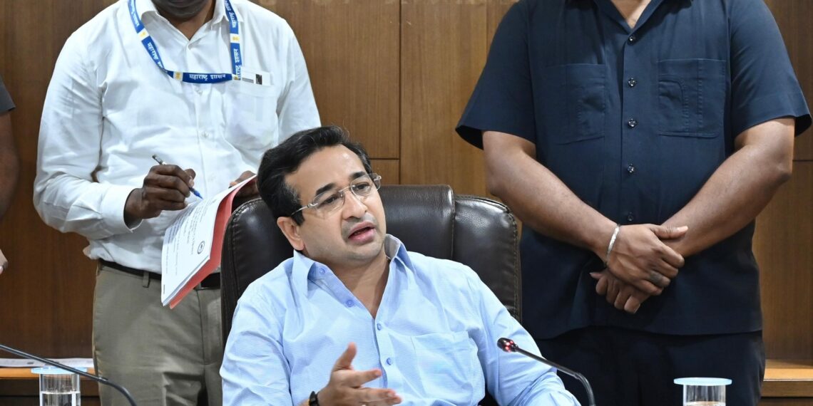 दुष्काळावर मात करण्यासाठी तलावांतील गाळ काढण्याची विशेष मोहीम राबवा!