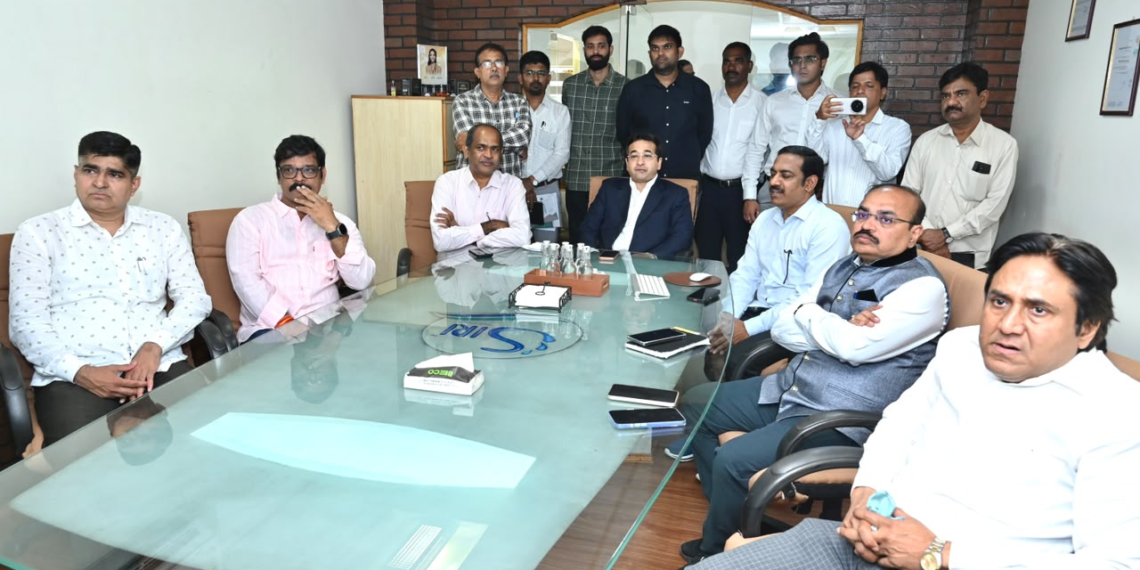 आंध्र प्रदेशातील कोळंबी प्रक्रिया उद्योगांची मंत्री नितेश राणे यांच्याकडून पाहणी