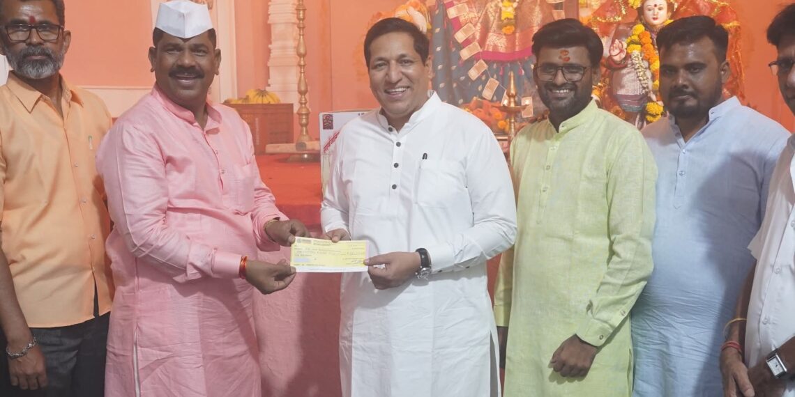 दुष्काळग्रस्तांच्या मदतीसाठी नेरूळच्या नवरात्र मंडळाचा पुढाकार !